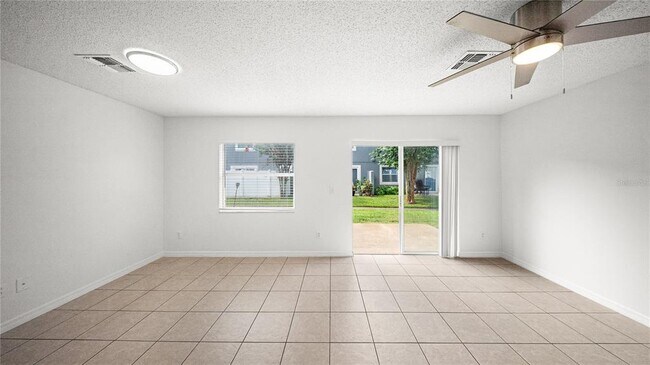 Building Photo - 12649 Somerset Oaks St