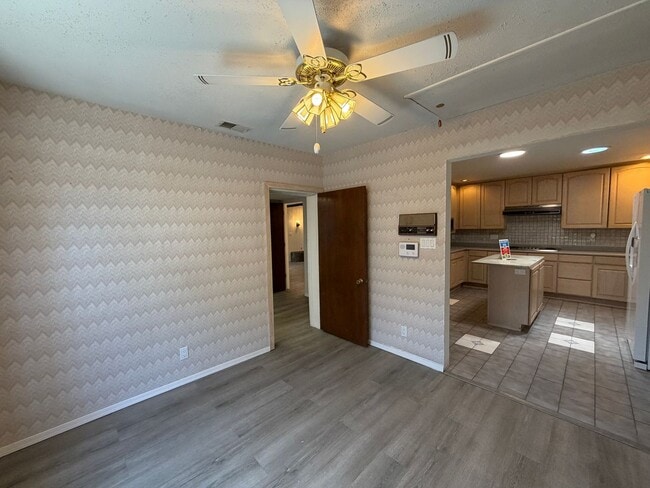Building Photo - 2,800Sq Foot, 5 Bedroom Single Story Home Available Near Eubank Blvd NE & Copper Ave NE!