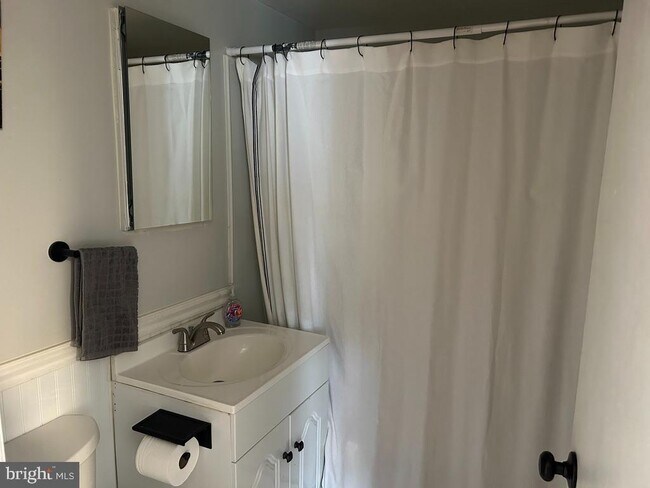 Building Photo - 414 S 15th St