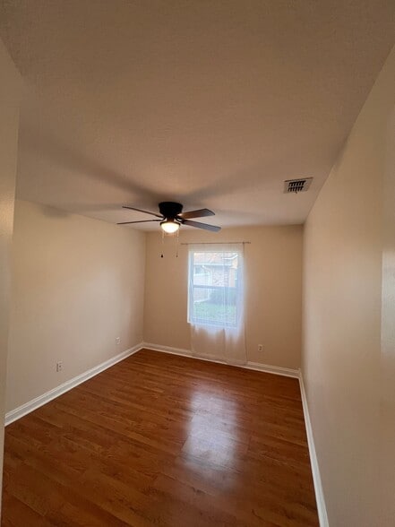 Building Photo - 345 Silver Pine Dr