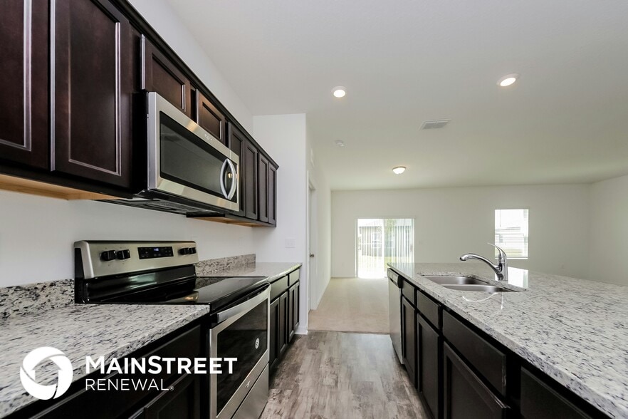 Building Photo - 221 Hidden Lk Lp