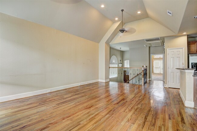 Building Photo - 328 Cage St