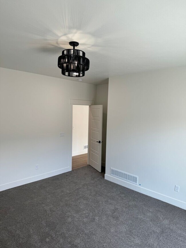 Building Photo - TWIN HOME FOR RENT IN SUGAR CITY - 3 BEDROOMS 2 FULL BATHROOMS