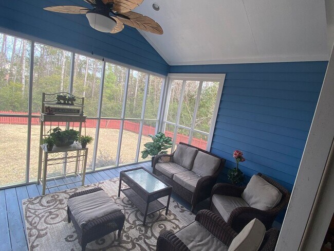 Building Photo - Spacious 4 bed home in desirable Snug Harbor!