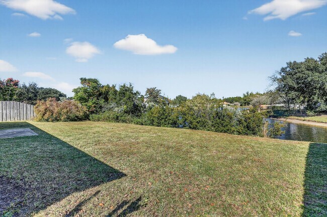 Building Photo - 9205 Redtail Dr