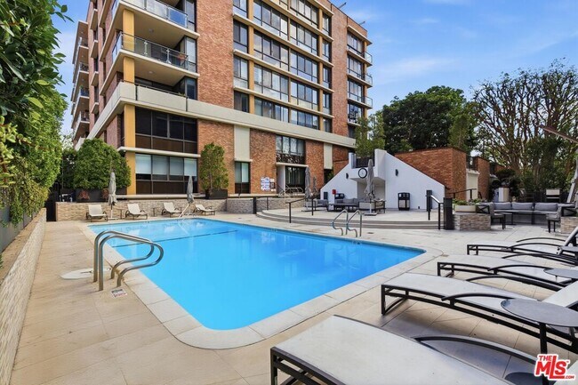 Building Photo - 211 S Spalding Dr