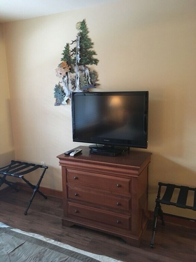 Building Photo - Available now! Solitude Luxury 1 bed / 1 bath Condo! Fully furnished!