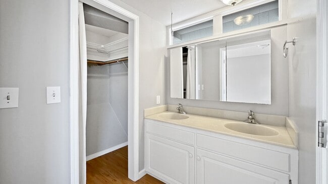 Building Photo - Coastal Comfort & Entertainer’s Retreat in Marina Faire