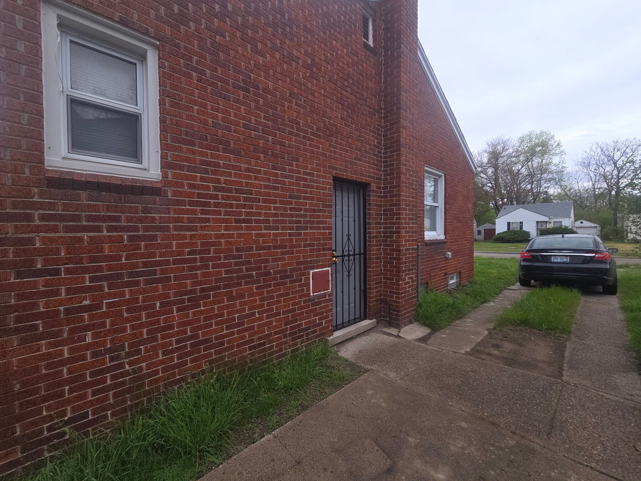 Building Photo - 18699 Shaftsbury Ave