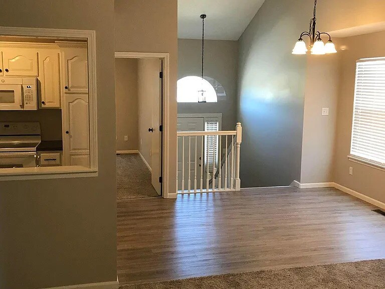 Building Photo - 3913 SW Chartwell Ct