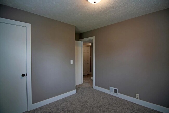 Building Photo - Omaha Ranch Home For Rent