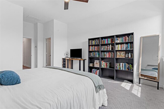 Building Photo - 233 Bridgewater Ave