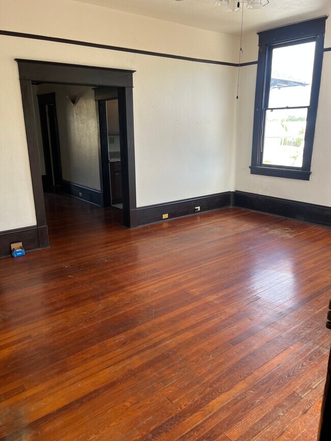 LIVING - 5010 Bienville St - WATER INCLUDED