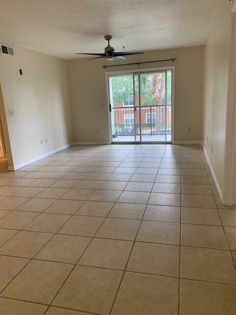 Living Room - 738 Crest Pines Dr