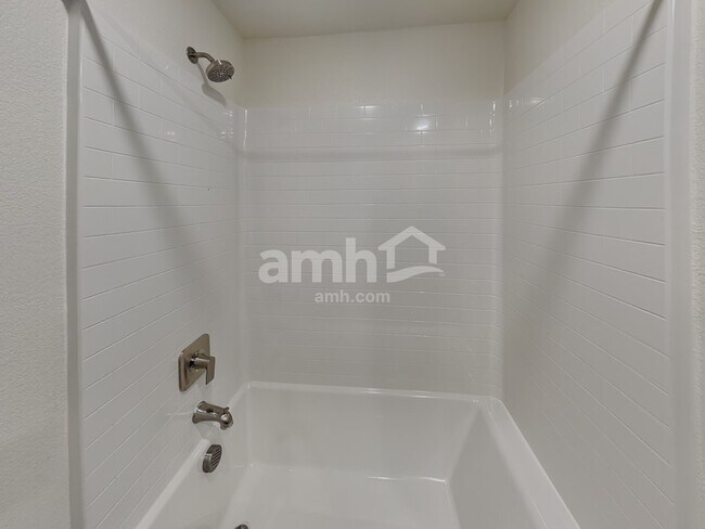 Building Photo - 108 Market St