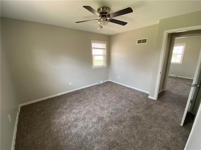 Building Photo - 704 E Culton St