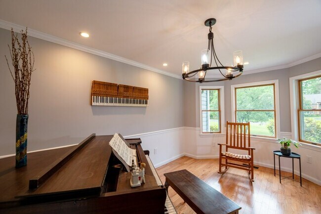 Building Photo - 5 Arrowood Ln