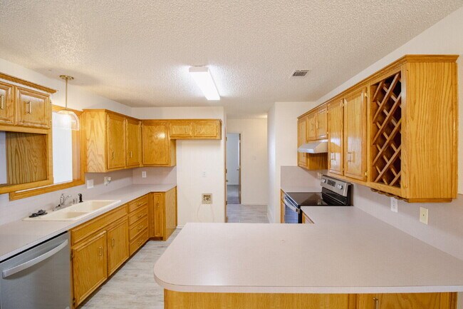 Building Photo - 5731 95th St