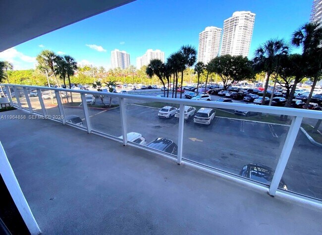 Building Photo - 3731 N Country Club Dr