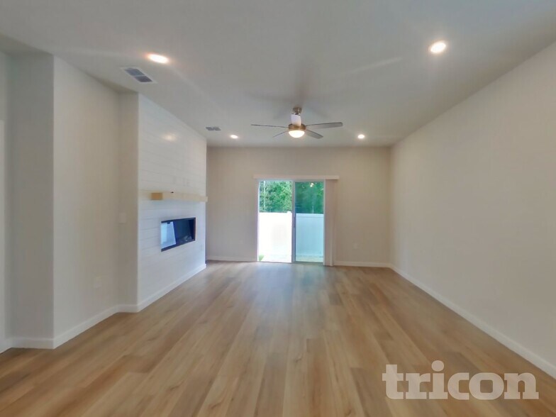 Building Photo - 14881 Praline Ct