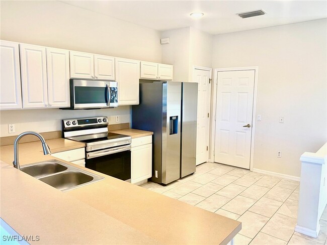 Building Photo - 1070 Albany Ct