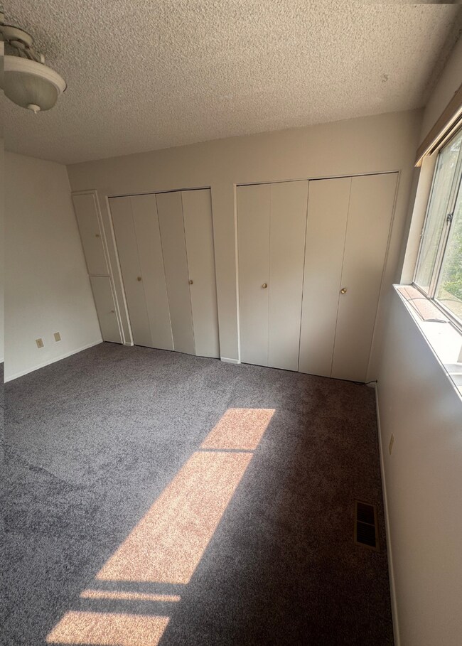 Building Photo - Updated 2 Bedroom Belmont Townhome with Attached Garage & Fenced Yard $1300/$1300