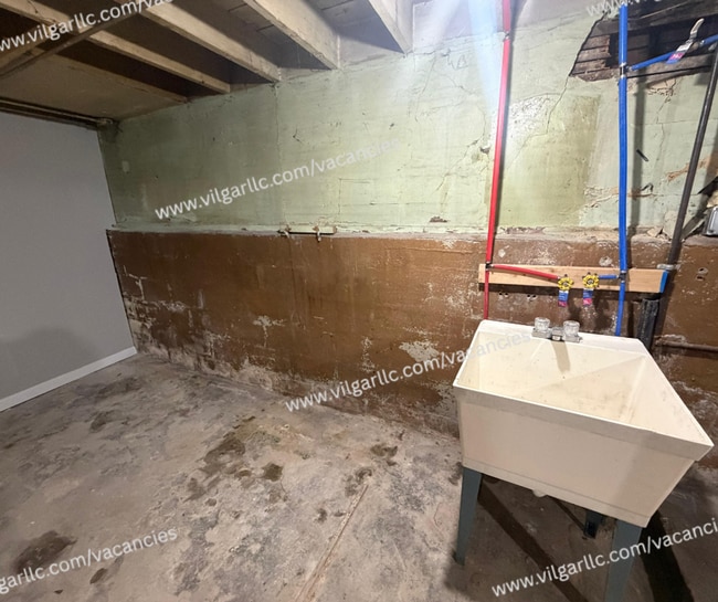 Building Photo - Newly Renovated 3 - Bedrooms • 1-Bathroom Home
