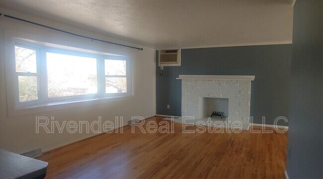 Building Photo - 524 S Victor Way