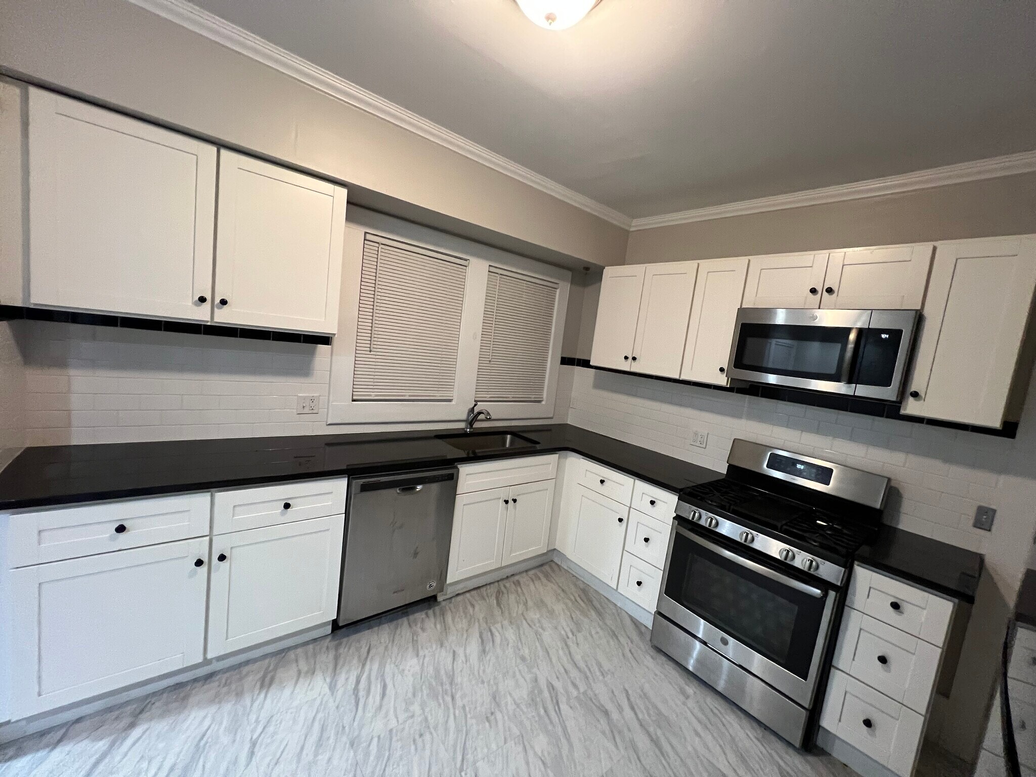 Building Photo - 7428 Dunedin St