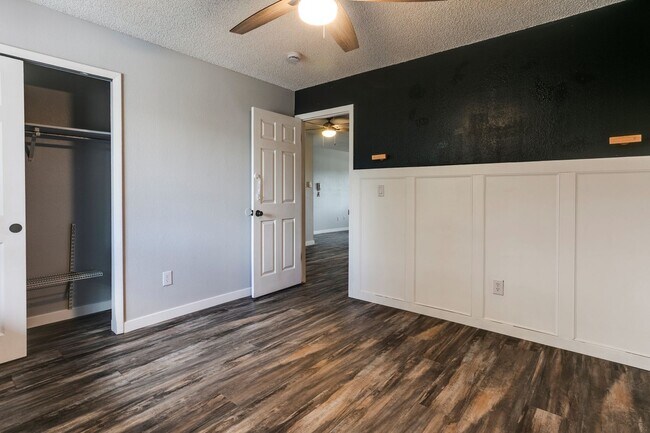 Building Photo - Updated Unit next to CMU with Pool!