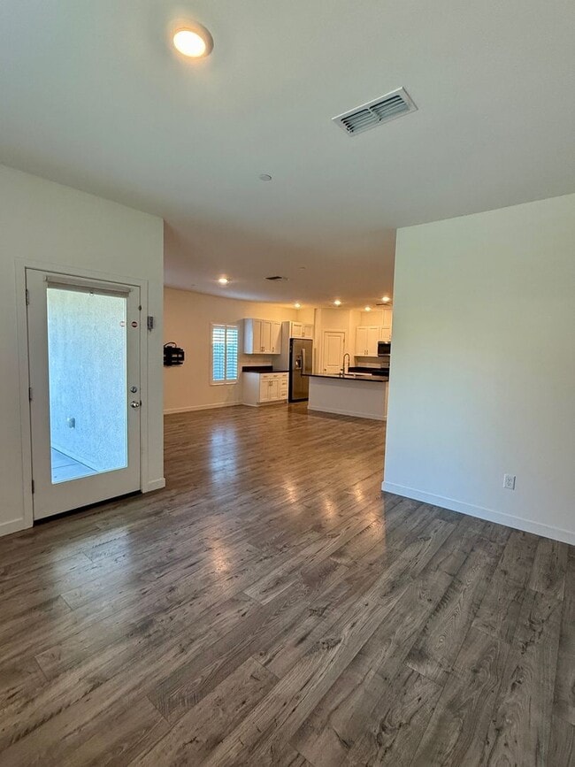 Building Photo - Beautiful 3 bedroom 2 bath w/Pool available in Orland!