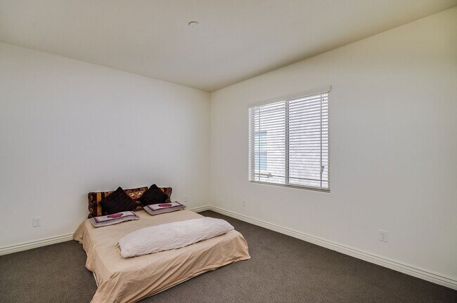 Building Photo - 4529 E Vista Bonita Dr