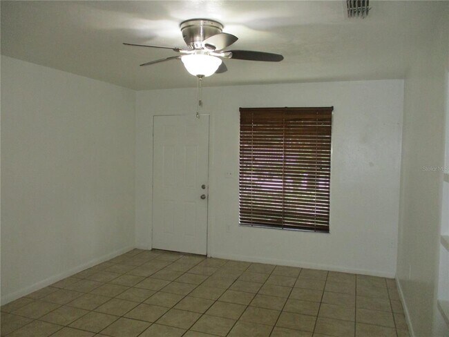 Building Photo - 1048 SW 6th Dr