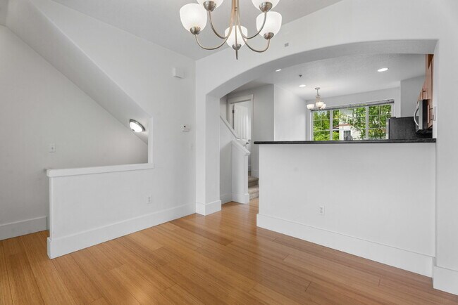 Building Photo - Spacious 3-Level Townhome for Rent in Prim...