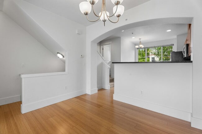 Building Photo - Spacious 3-Level Townhome for Rent in Prime Location