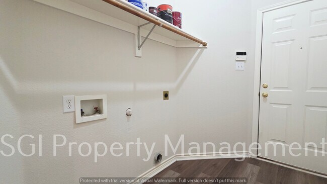 Building Photo - 3305 Woodbluff Ln