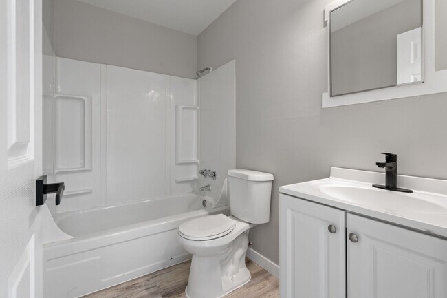 Building Photo - Beautifully remodeled 3BR in Gresham. 1/2 off first months rent!