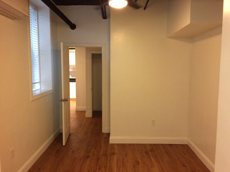 Building Photo - 149 Park Dr