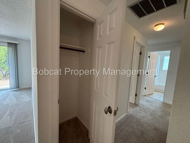 Building Photo - 3329 Somerset Way