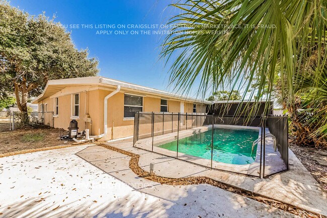 Building Photo - 6218 Nutmeg Ave