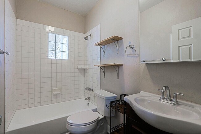 Building Photo - 841 N 9th Ave