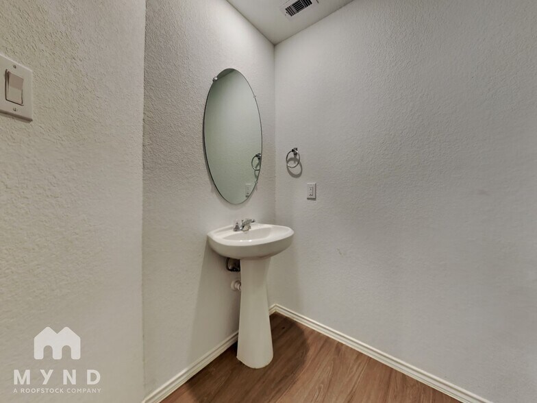 Building Photo - 3647 Solanum Dr