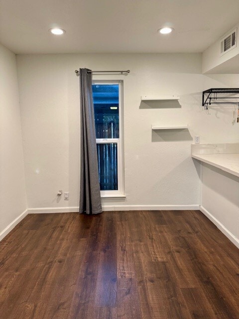 Building Photo - 5434 Roundtree Ct