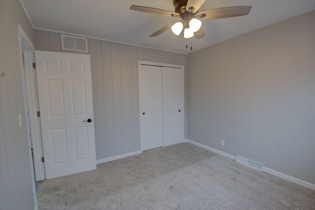Building Photo - Remodeled 2 bed home