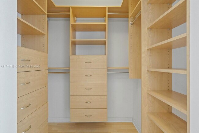 Building Photo - 2775 NE 187th St