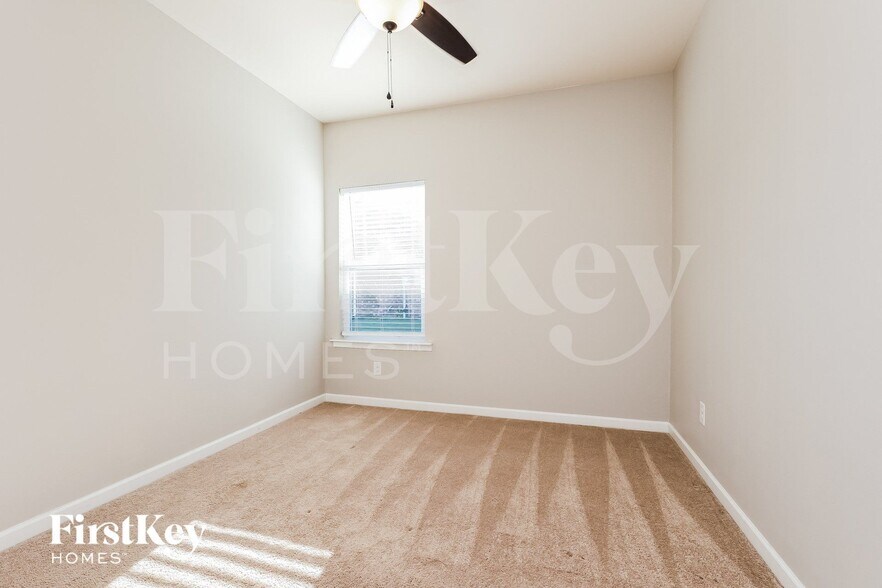 Building Photo - 831 Mesa Verde Pl