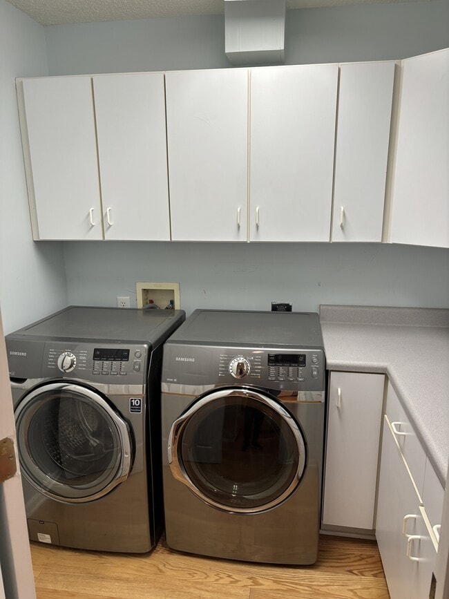 Building Photo - 480 Spring Lake Dr