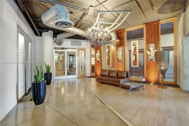 Building Photo - 10 SW South River Dr