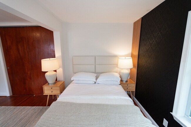 Building Photo - Spacious 5BR House in Takoma Park