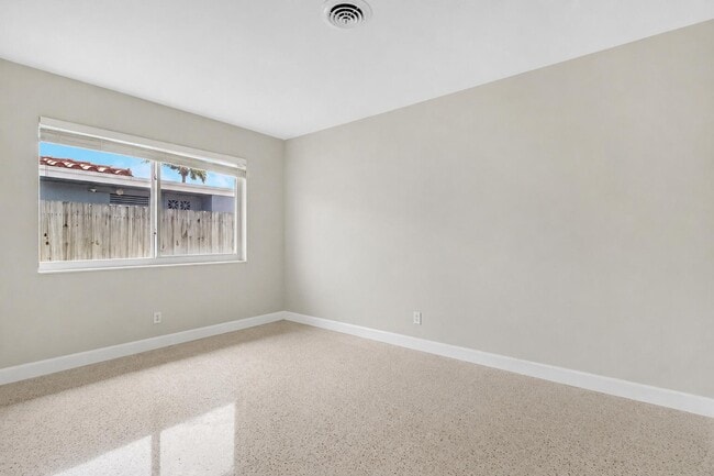 Building Photo - 1911 NE 27th St